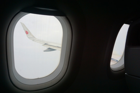 飞机舷窗 阴天 雾天