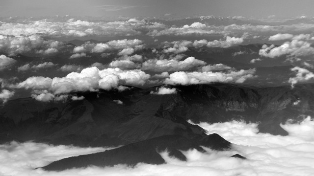 云海 山峰 黑白风光