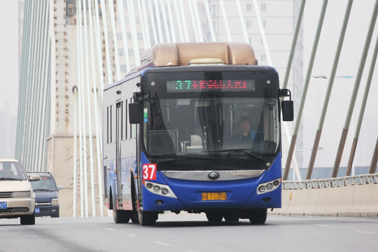 城市公交车