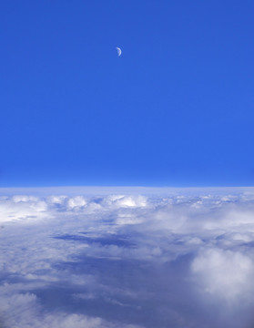 航拍天空 云层 弯月