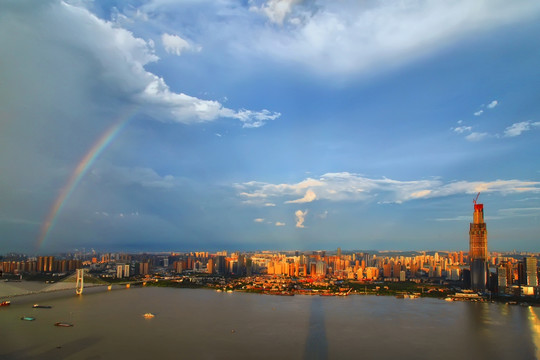 雨后夕阳虹