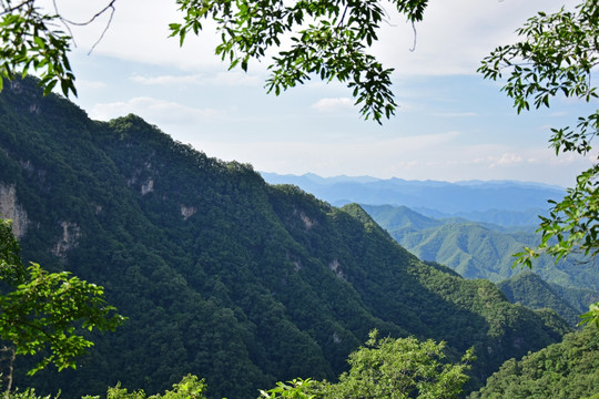 一望无际的山峦