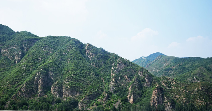 夏日的大山风景图