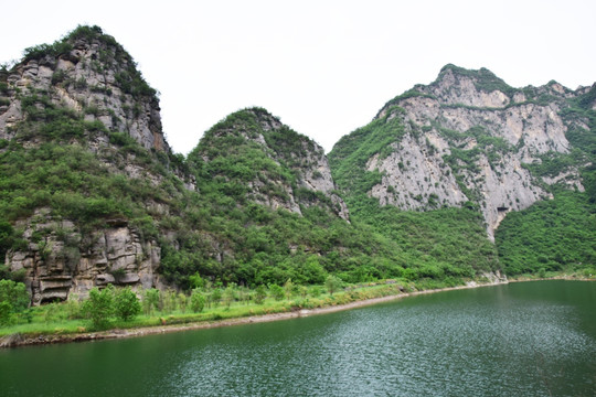 高山与湖泊风光图片