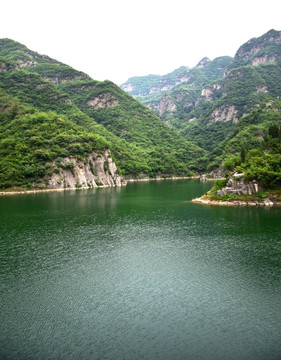 美丽的山川河流风景