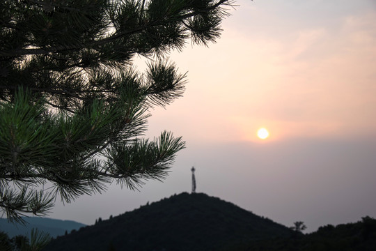 就要落山的斜阳