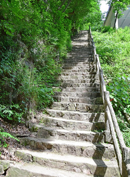 登山的石头台阶