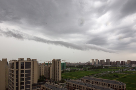 乌云暴雨