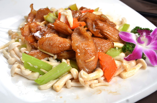 白玉菇炒豬頸肉