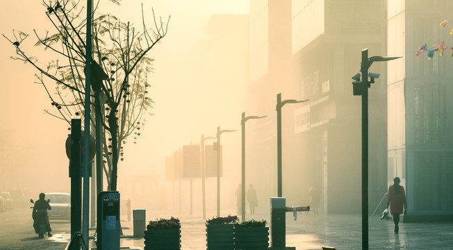 城市晨雾