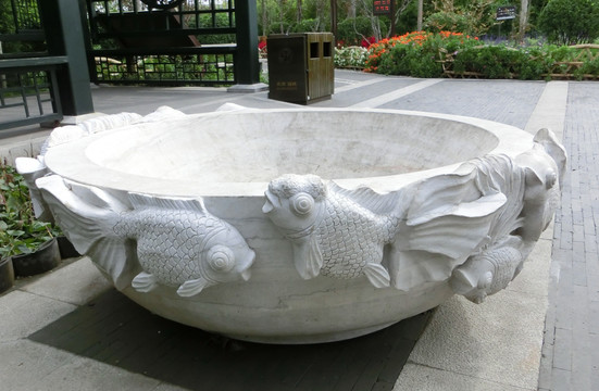 艺术石鱼缸
