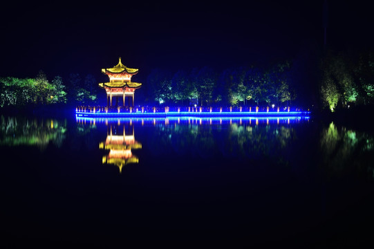 夜景 公园 灯光 美丽小镇