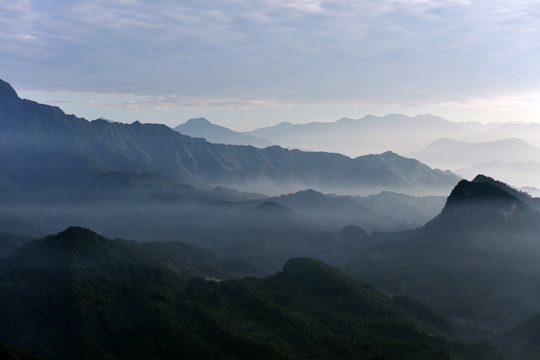 青城山 晨雾