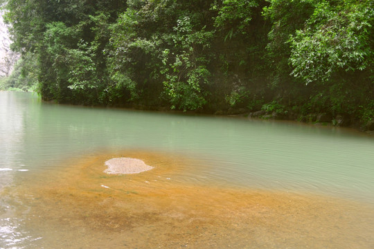 巖溶泉水 高山流水