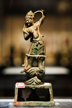 唐朝青铜力士像