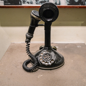 民国古老电话机