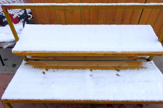 白雪 木椅