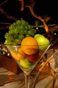 酒杯中的水果