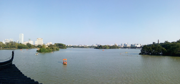 湖畔风光全景