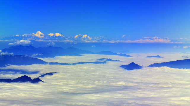 贡嘎山 日照金山 云海