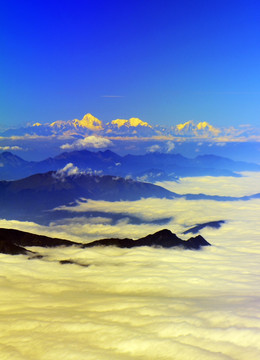 贡嘎山 日照金山 云海