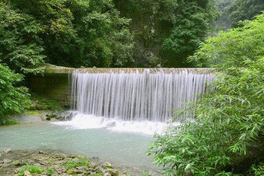 岩溶泉水 水坝瀑布