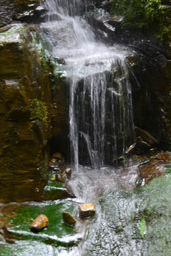 山泉瀑布 清澈山溪 岩溶泉水