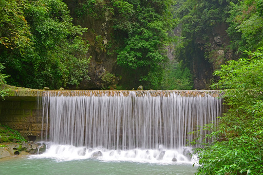 岩溶泉水 水坝瀑布