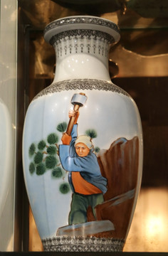 景德镇文革瓷开山石瓷瓶