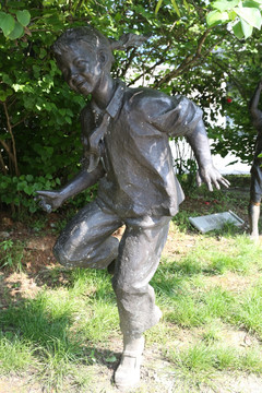 童趣铜雕跳皮筋的女孩雕像