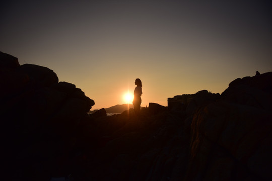 夕阳人物剪影