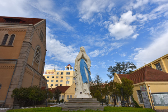 青岛天主教堂圣母塑像