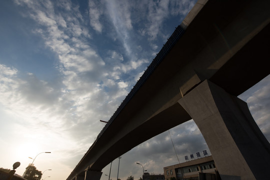 高架建设 高架 高铁高架施工