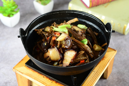 干鍋茶樹菇