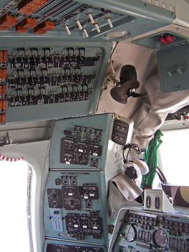 米26直升机 驾驶舱