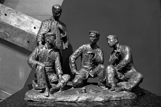 红岩革命烈士雕塑