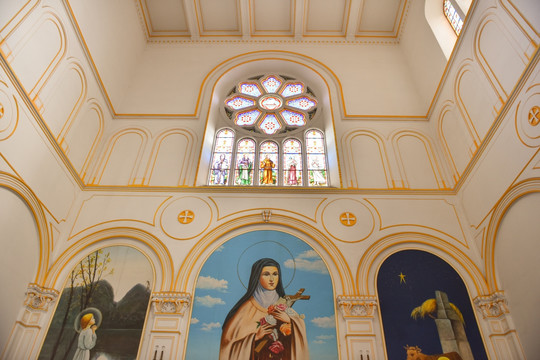 天主教堂 壁画 彩色玻璃