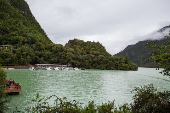 巴松措措高湖