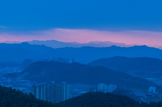 晨雾 山色 群山 晨曦 霞光