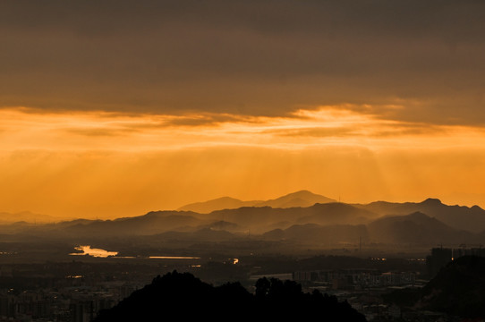 晨雾 山色 群山 晨曦 霞光