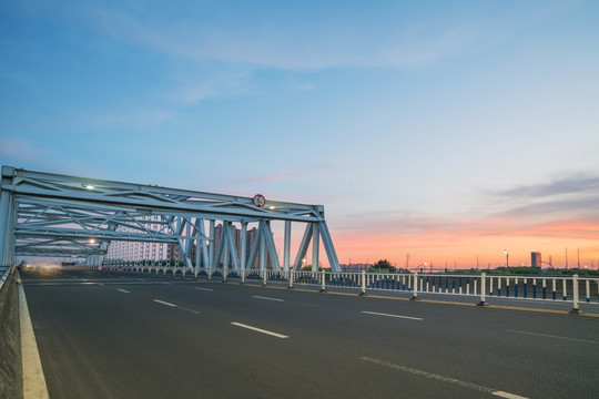 中国常州新龙大桥及城市景观