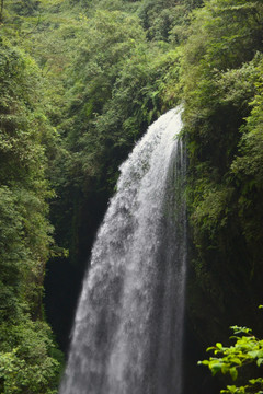 武隆龙水峡地缝 银河飞瀑