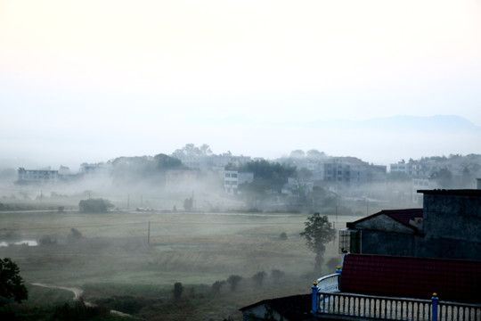 雾里村庄