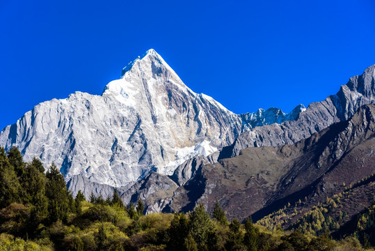 四姑娘山幺妹峰