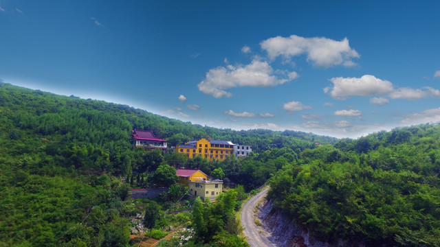 远眺和龙山