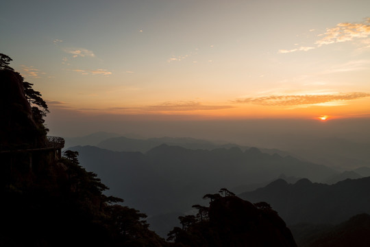 高山晨曦