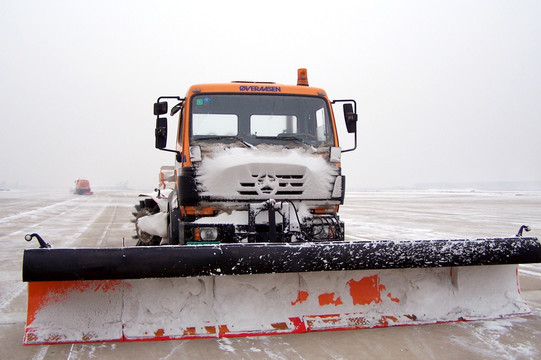 机场扫雪车