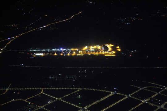 夜空俯瞰沈阳城市和机场