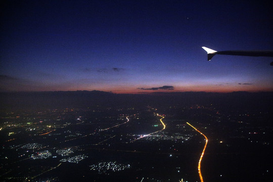 天空暮色 城市灯火