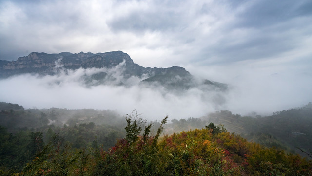 雨后峡谷